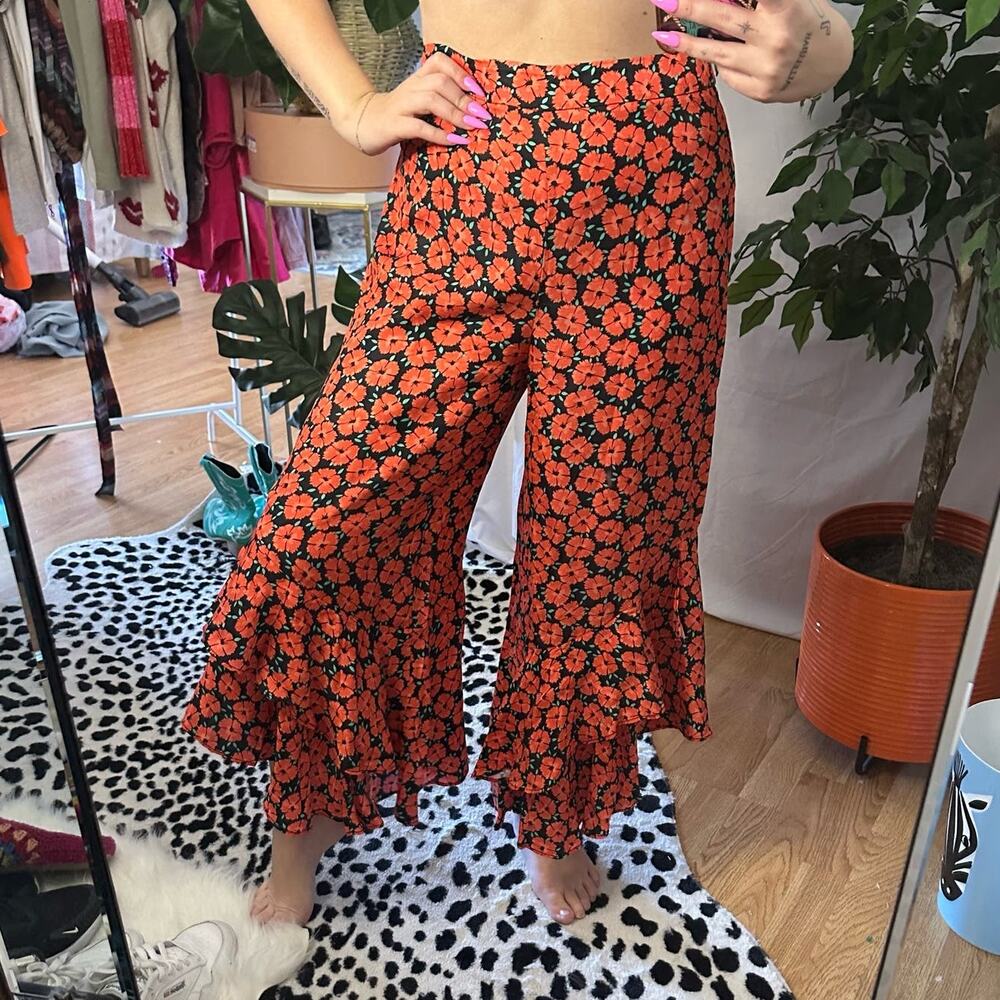 Anthropologie Virginie Wide Leg Floral Ruffle Cropped Pants in Red Motif Size 6